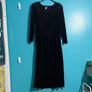 Vintage Crushed Velvet - Long Sleeve Black Dress